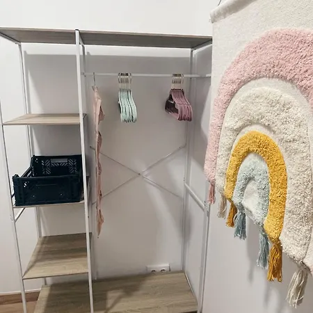 Con Terraza En El Centro De Lägenhet